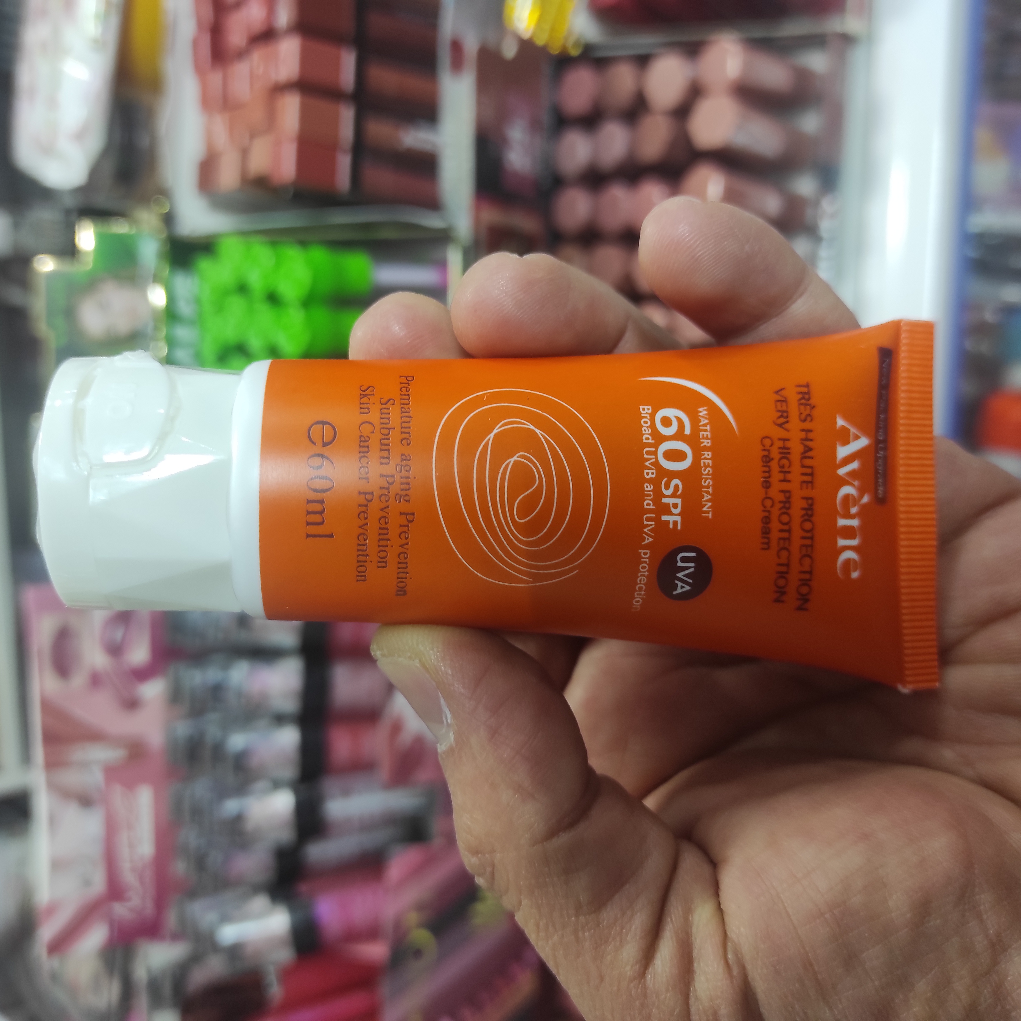 ضد آفتاب رنگی جدید اون محافظت بالا ی در برابر اشعه آفتاب Avene  SPF 60